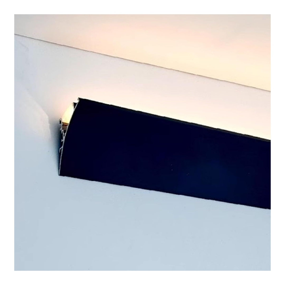 Profilo Angolare Modanatura Corona Nera in alluminio LED integrato oro